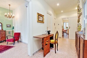 2 bedrooms, iron/ironing board, free WiFi, bed sheets - Central apartment in Rome  2 bedrooms 2 bathrooms, up to 5 people near Colosseo  (Roma)