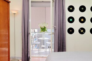 2 bedrooms, iron/ironing board, free WiFi, bed sheets - Central apartment in Rome up to 5 people near Colosseo 100 mt the Metro stop (Roma)