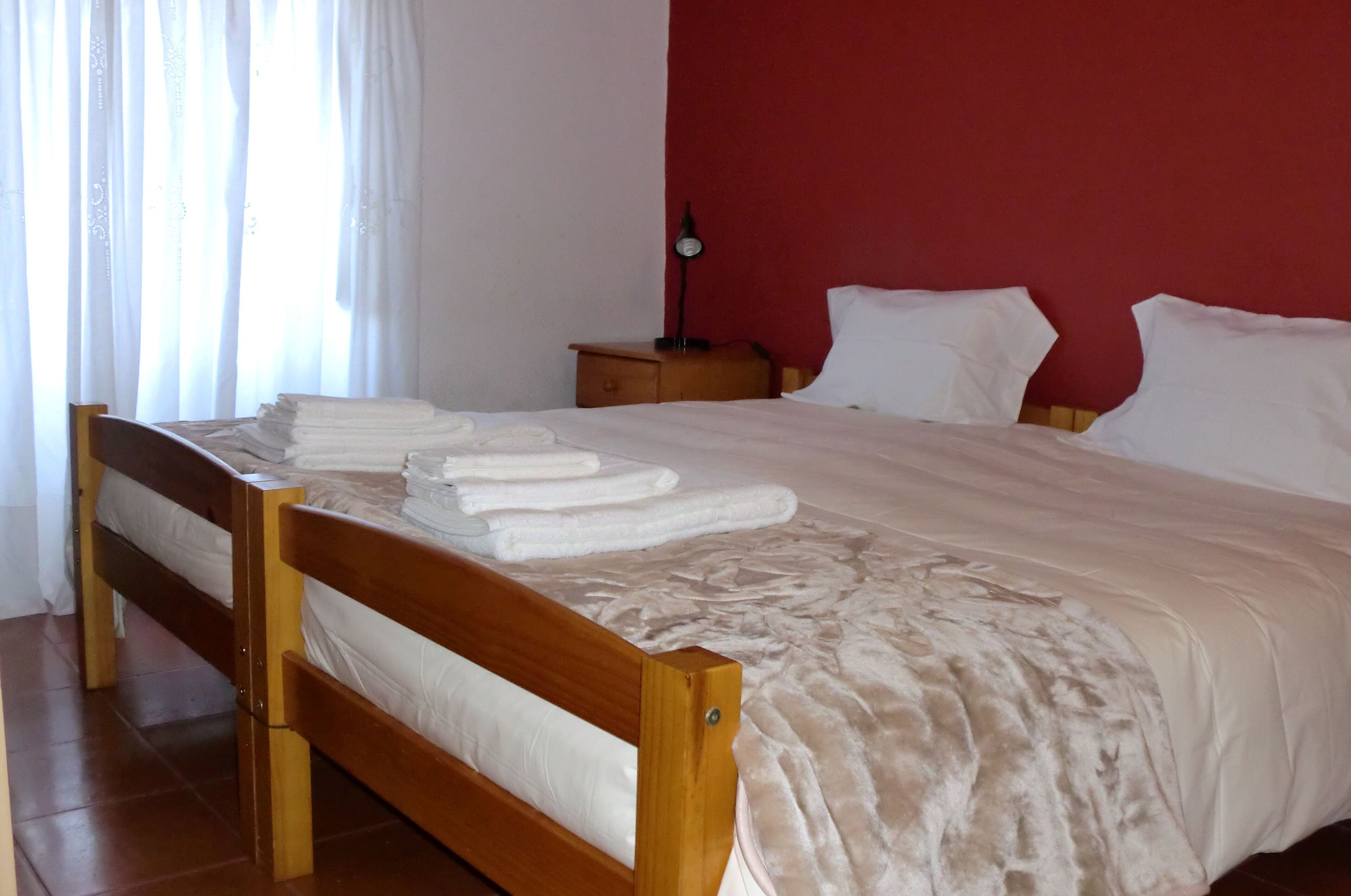 5 bedrooms, iron/ironing board, free WiFi, bed sheets