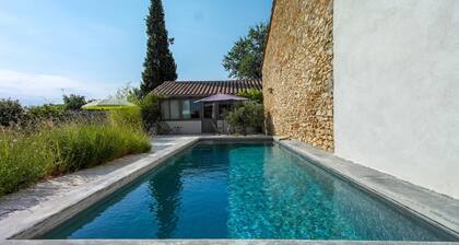 Die Enfantines Hütte am Fuß des Mont Ventoux, 3 km von Bedoin