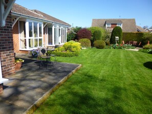 Outdoor dining - Beautiful selfcontained annexe situated on the edge of the historical city York (Dunnington)