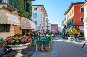 Outdoor dining - Italy, Tuscany, Versilia, Cinquale 400 meters from the sea and 3km from Forte dei Marmi (Capanne-Prato-Cinquale)