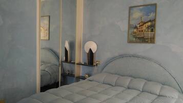 2 bedrooms, iron/ironing board, travel crib, WiFi (free)