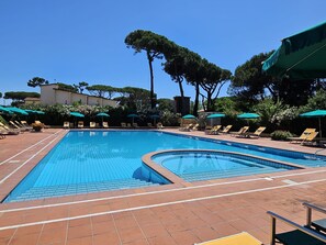 A swimming pool with sun loungers and umbrellas, surrounded by trees and a building. - Italy, Tuscany, Versilia, Cinquale 400 meters from the sea and 3km from Forte dei Marmi (Capanne-Prato-Cinquale)