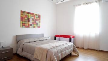 2 bedrooms, iron/ironing board, WiFi, bed sheets