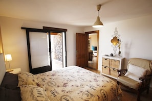 1 bedroom, iron/ironing board, internet, bed sheets