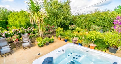 Piscine intérieure chauffée et bain à remous, chalet de vacances à la campagne prÚs de la plage et du parc