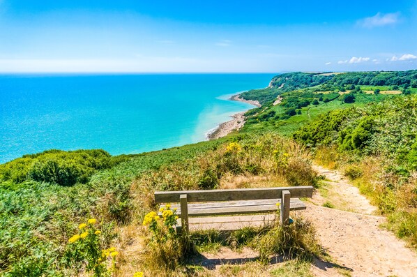 Beach - Heated indoor pool & spa, countryside holiday cottage near the beach & park (Hastings)