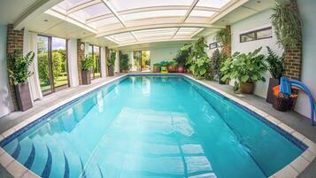 Piscine couverte, piscine extérieure