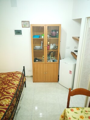 1 camera, una scrivania, Wi-Fi gratuito, lenzuola