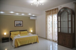 4 عدّة غرف نوم ومكواة/لوح كي وواي فاي وملاءات أسرّة