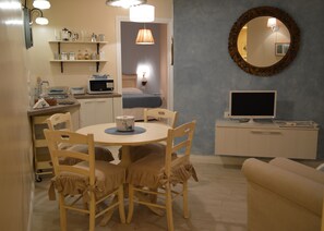 Dining - Holiday Romantic elegant historic center near the Colosseum metro A and B (Roma)