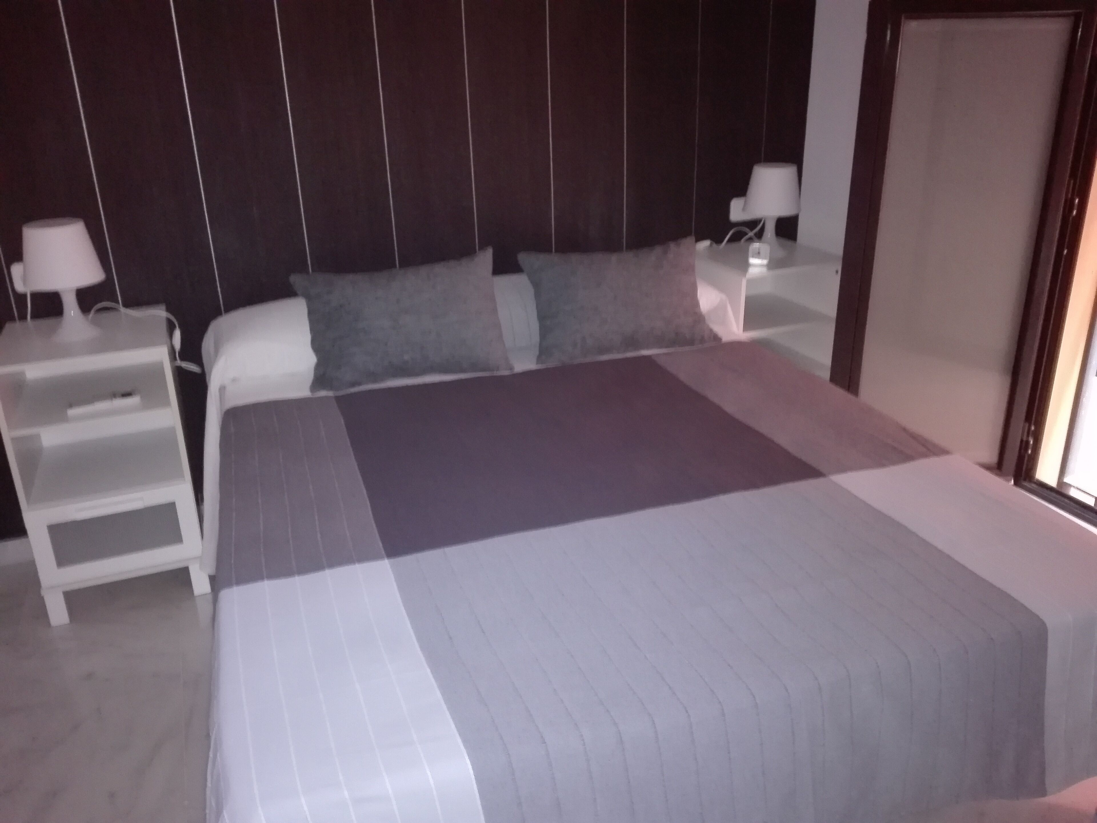 3 slaapkamers, een bureau, een strijkplank/strijkijzer, gratis wifi