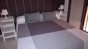 3 dormitorios, escritorio, tabla de planchar con plancha y wifi gratis