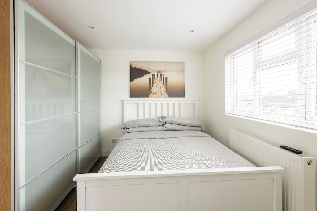 1 bedroom, iron/ironing board, free internet, bed sheets