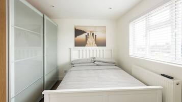 1 bedroom, iron/ironing board, free internet, bed sheets