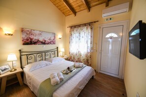 1 bedroom, in-room safe, iron/ironing board, free WiFi