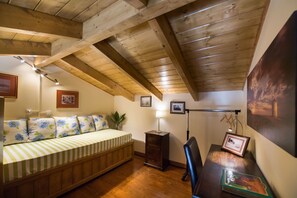1 chambre, coffre-fort, fer et planche à repasser