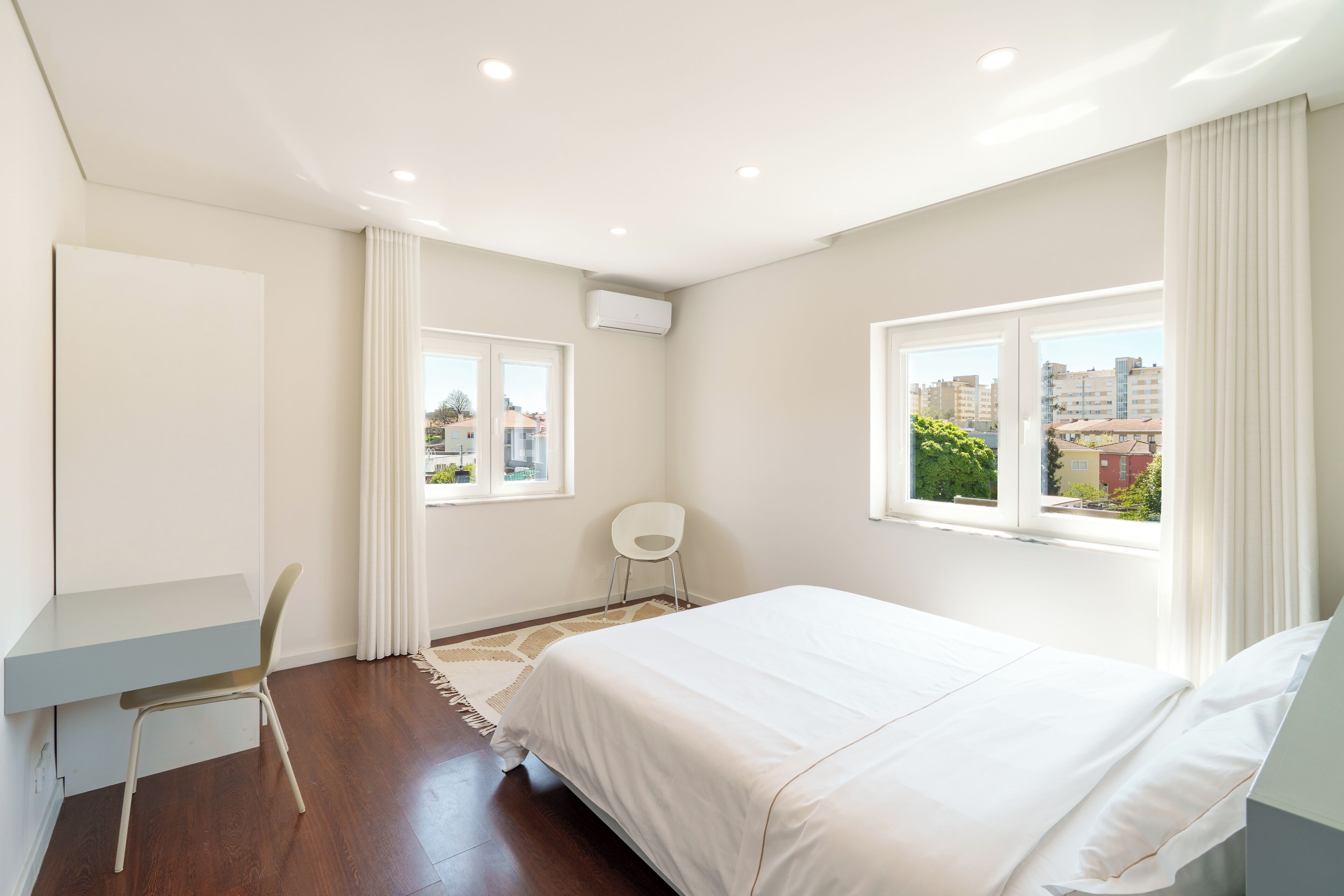 4 habitaciones, tabla de planchar con plancha y wifi gratis 