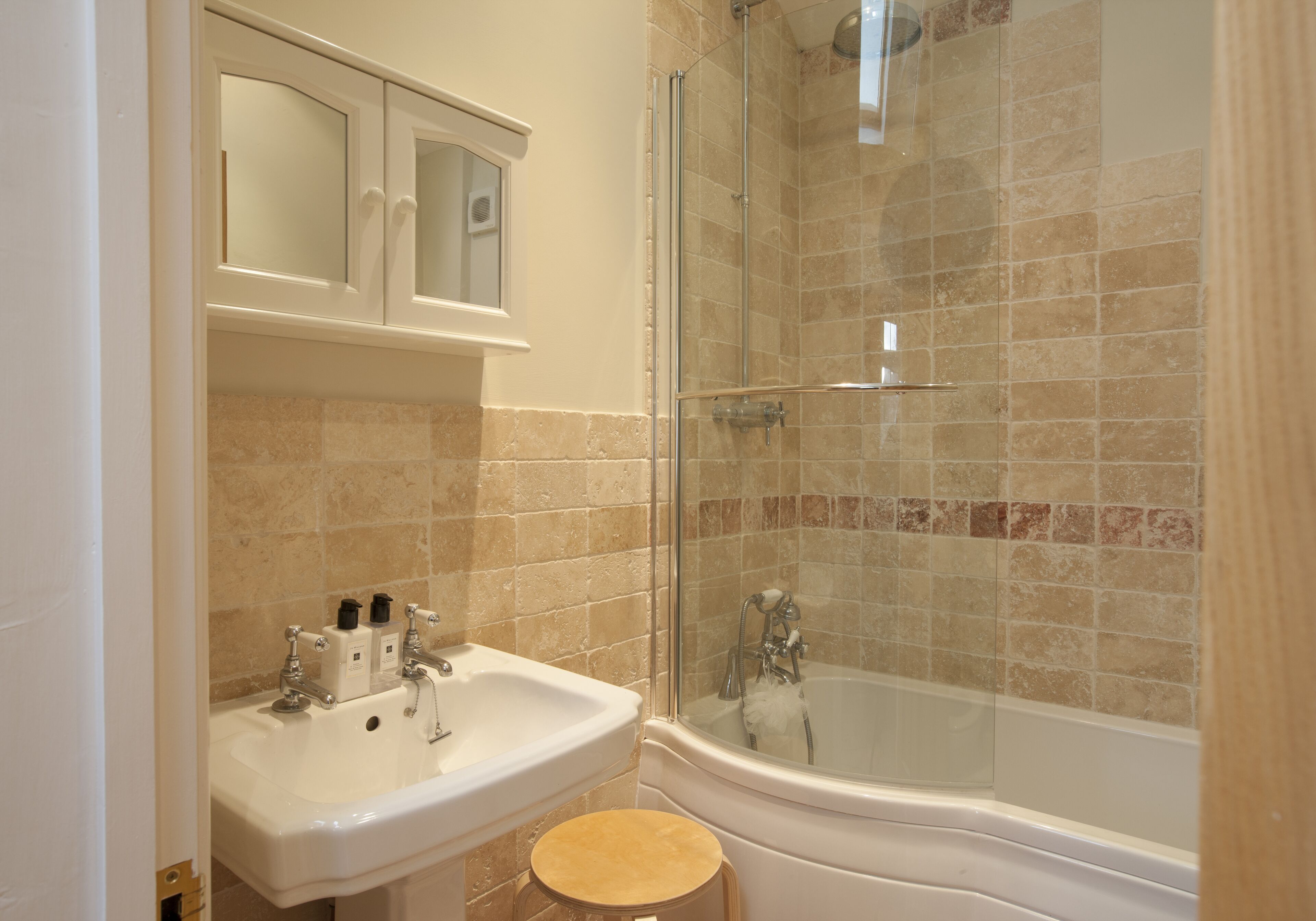 Combined shower/bathtub, hair dryer, towels, soap