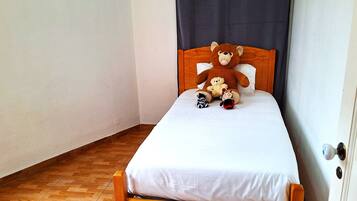 3 bedrooms, desk, iron/ironing board, free WiFi