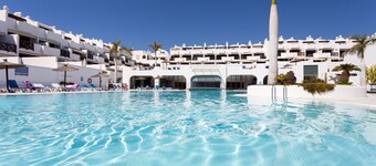 Adeje Paradise te bekijken van de oceaan