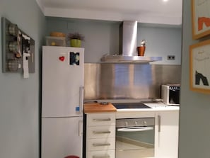 Frigorífic, microones, forn i placa de cuina