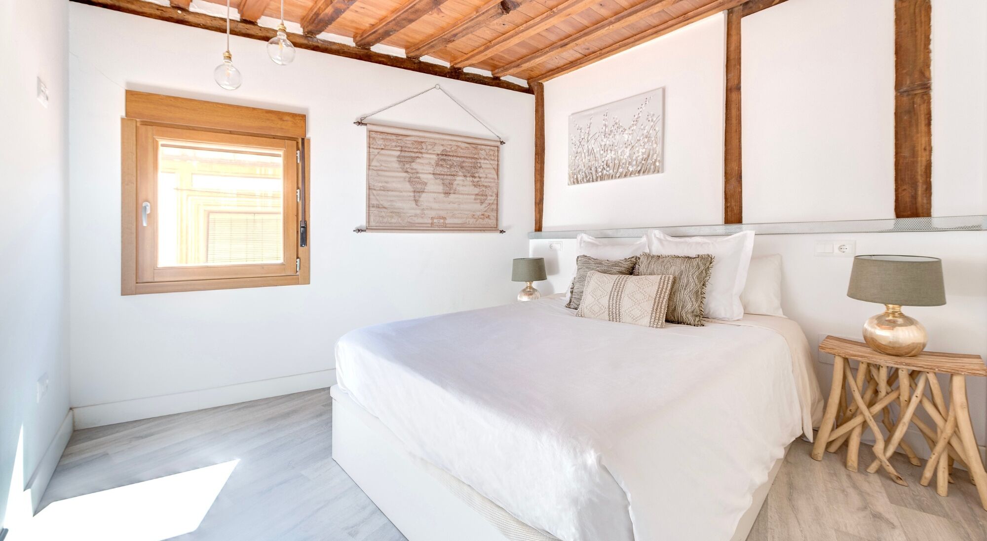 2 makuuhuonetta, silitysrauta/-lauta, vauvan matkasänky, internet