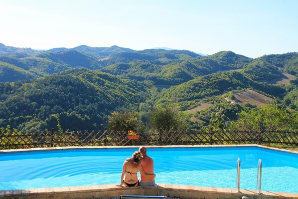 Outdoor pool - Farmhouse in the hills. Romantic annex for 2 people. Panoramic view! (2, Urbino)