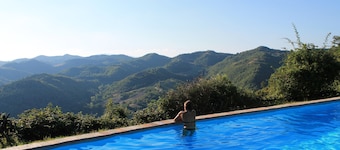 Farmhouse in the hills. Romantic annex for 2 people. Panoramic view!