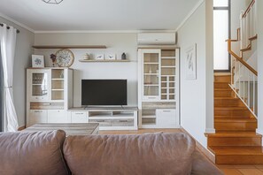 Smart-TV, DVD-Player, Bücher