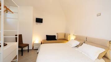 2 bedrooms, iron/ironing board, travel crib, free WiFi