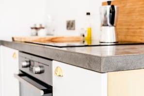 Fridge, oven, stovetop, dishwasher