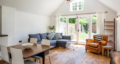 Lovely rural cottage close to Camber Sands,Dungeness,Rye. Family friendly.