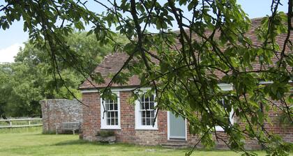 Lovely rural cottage close to Camber Sands,Dungeness,Rye. Family friendly.
