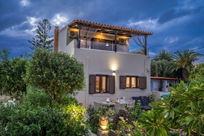 Exterior - Villa Eva,  Luxury villa 50 meters from the sea, in a very quite area. (Gournes)