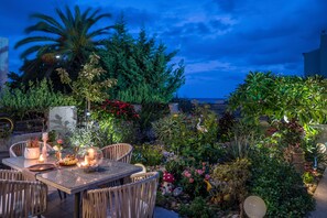 Outdoor dining - Villa Eva,  Luxury villa 50 meters from the sea, in a very quite area. (Gournes)