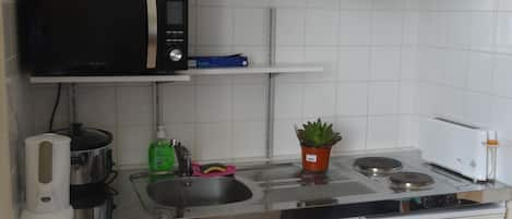 Refrigerador, microondas, horno, placa de cocina