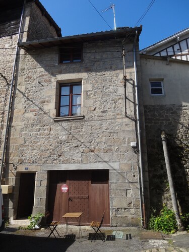 Studio St Jacques,heart of Medieval Eymoutiers on the pilgrims trail to Santiago