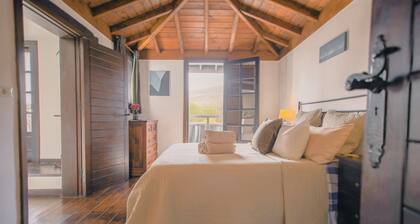 Upea maalaistalo, jossa lämmitetty, 12 metrin uima-allas!