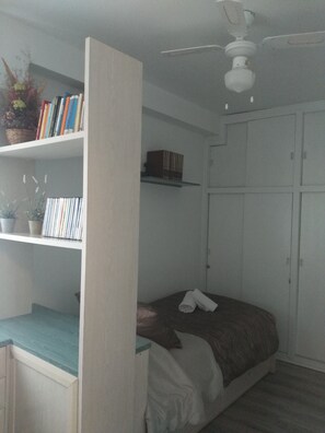3 bedrooms, desk, iron/ironing board, WiFi