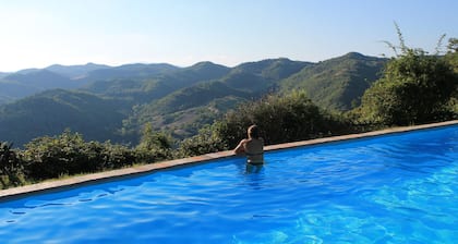 Ein-Zimmer-Wohnung „Wolf“ in Landhaus, Urbino. 4 Personen. Panoramablick.!