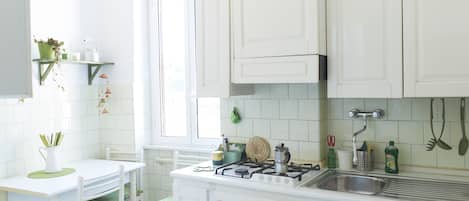 Microwave, coffee/tea maker, cookware/dishes/utensils