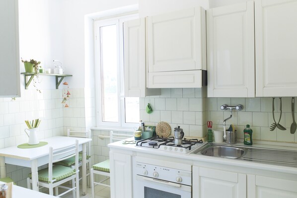 Microwave, coffee/tea maker, cookware/dishes/utensils