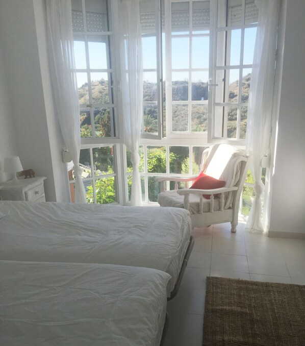 4 Schlafzimmer, BĂŒgeleisen/BĂŒgelbrett, WLAN, BettwĂ€sche