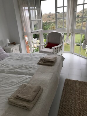 4 makuuhuonetta, silitysrauta/-lauta, Wi-Fi, vuodevaatteet