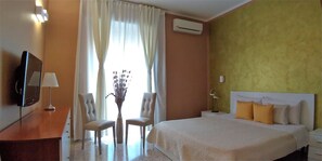 2 Schlafzimmer, Schreibtisch, Bügeleisen/Bügelbrett, kostenloses WLAN