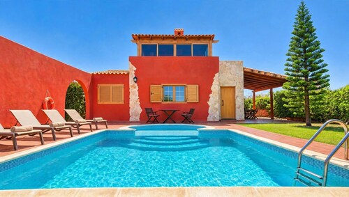 Villa Nido Cari with a pool, garden, and barbecue