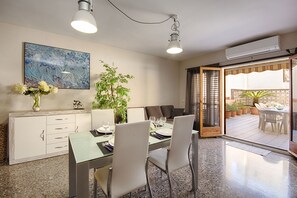 Dining - HOUSE in the center of Calella, with air conditioning, next to the beach (Calella)