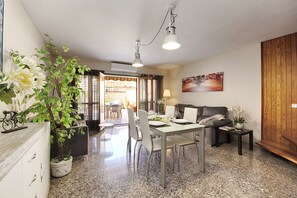 Dining - HOUSE in the center of Calella, with air conditioning, next to the beach (Calella)